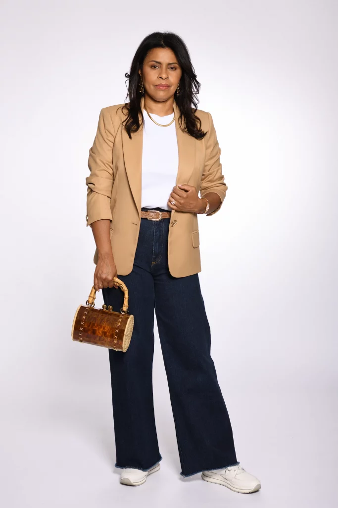 t-shirt und blazer kombinieren