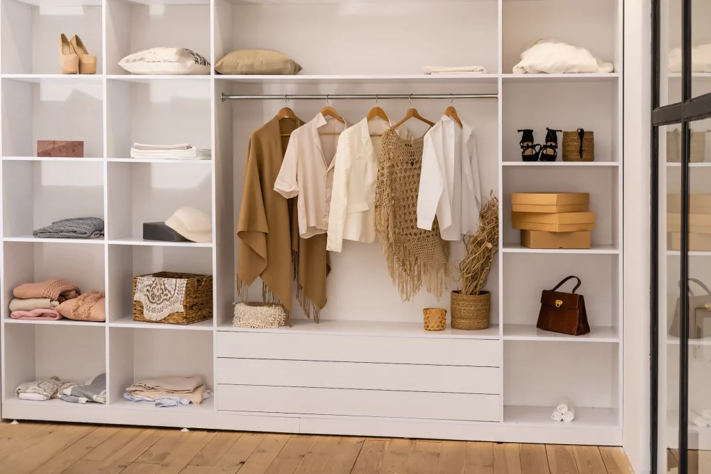 Stilvoll kombinierte Outfits aus bestehender Garderobe